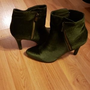 💚Green Faux Velet Booties